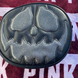 Love pain and stitches bag